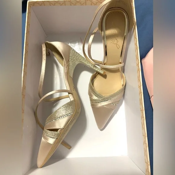 Jewel Badgley Mischka Size 6 Heels - Picture 3 of 3
